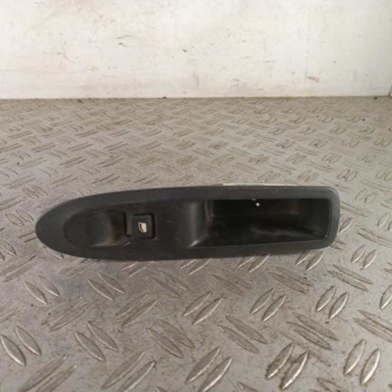 Interrupteur de leve vitre arriere droit CITROEN C4 2