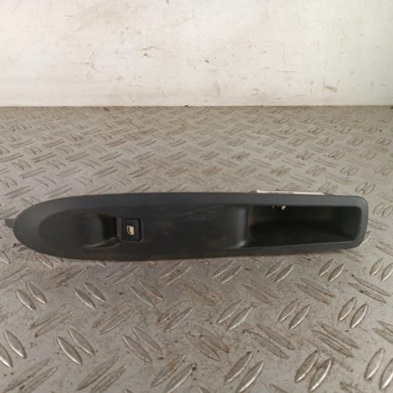 Interrupteur de leve vitre avant droit CITROEN C4 2