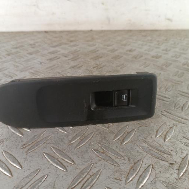 Interrupteur de leve vitre avant droit VOLKSWAGEN GOLF 6