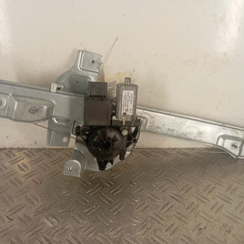 Leve vitre electrique avant gauche PEUGEOT 2008 1