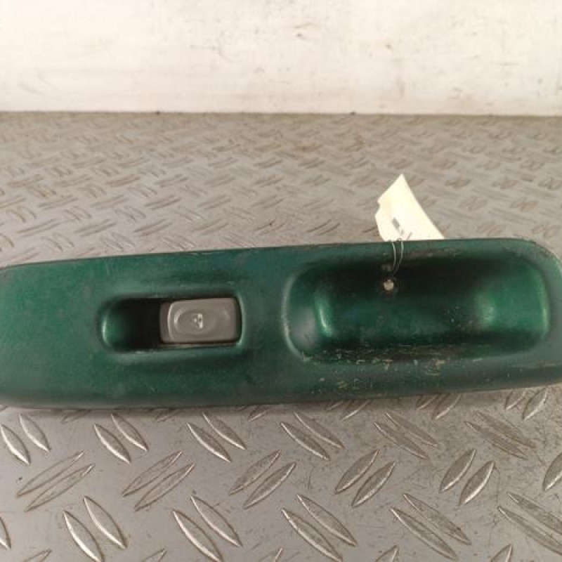 Interrupteur de leve vitre avant droit RENAULT TWINGO 1