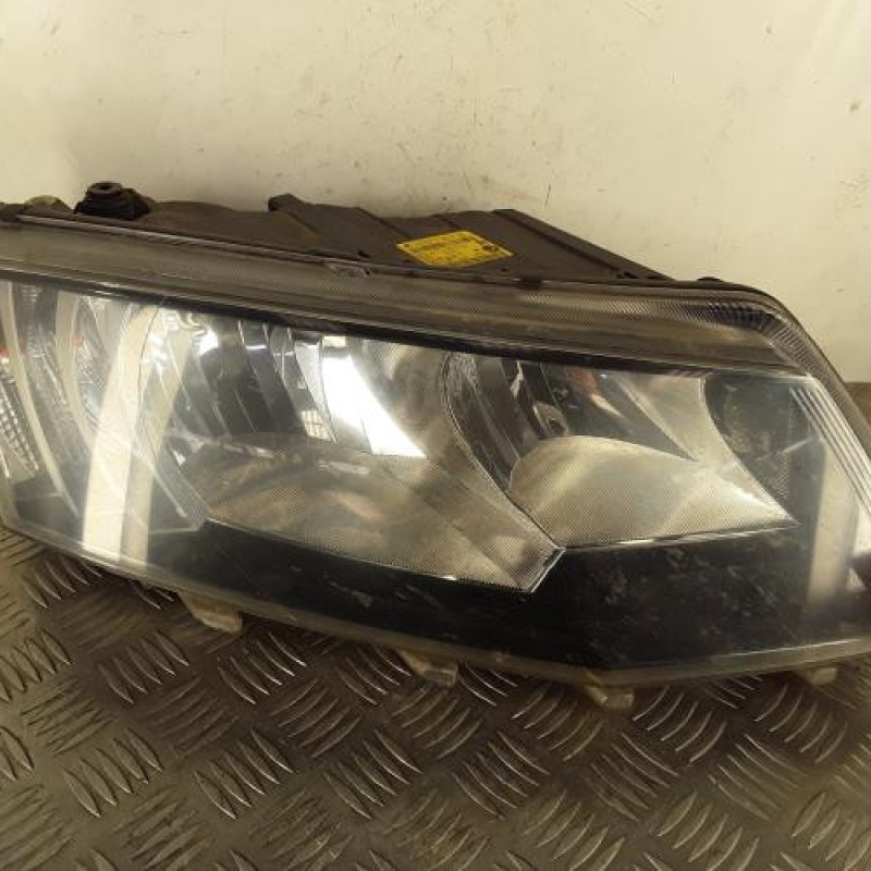 Optique avant principal droit (feux)(phare) SKODA OCTAVIA 3