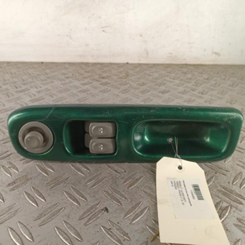 Interrupteur de leve vitre avant gauche RENAULT TWINGO 1