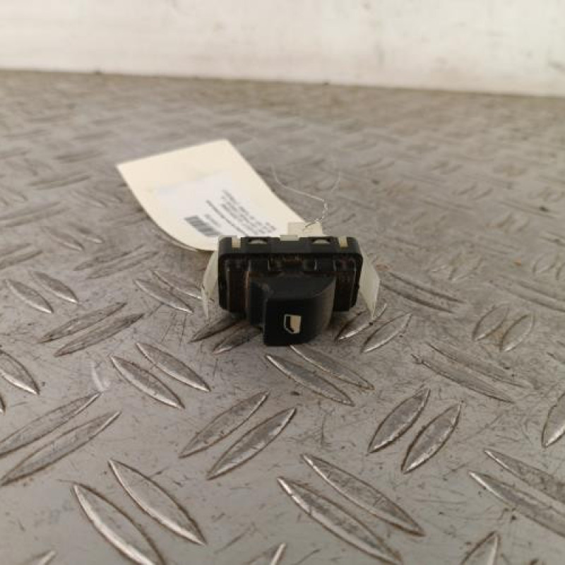 Interrupteur de leve vitre arriere droit PEUGEOT 508 1 SW