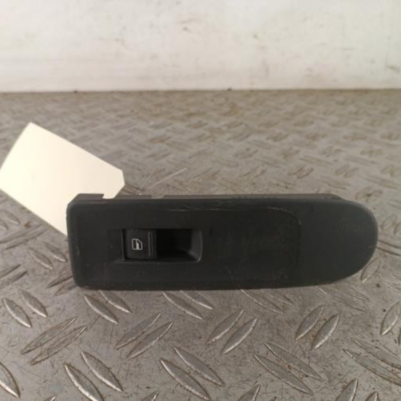 Interrupteur de leve vitre avant droit VOLKSWAGEN GOLF 6