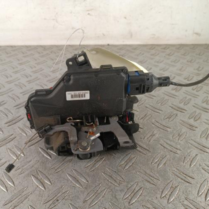 Serrure avant droit VOLKSWAGEN GOLF 5 Serrure avant droit VOLKSWAGEN GOLF 5