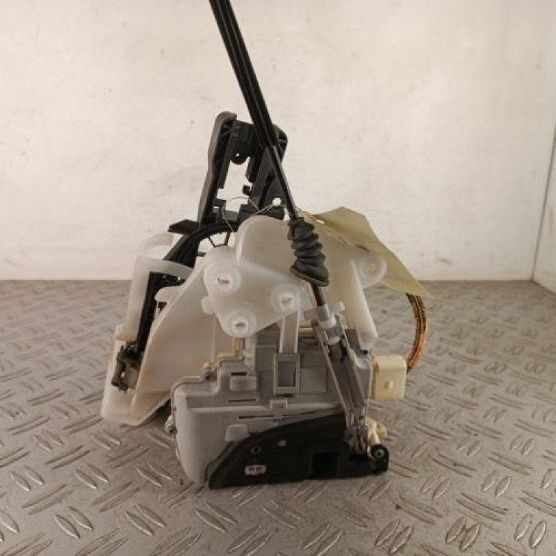 Serrure avant gauche VOLKSWAGEN PASSAT 6 Serrure avant gauche VOLKSWAGEN PASSAT 6