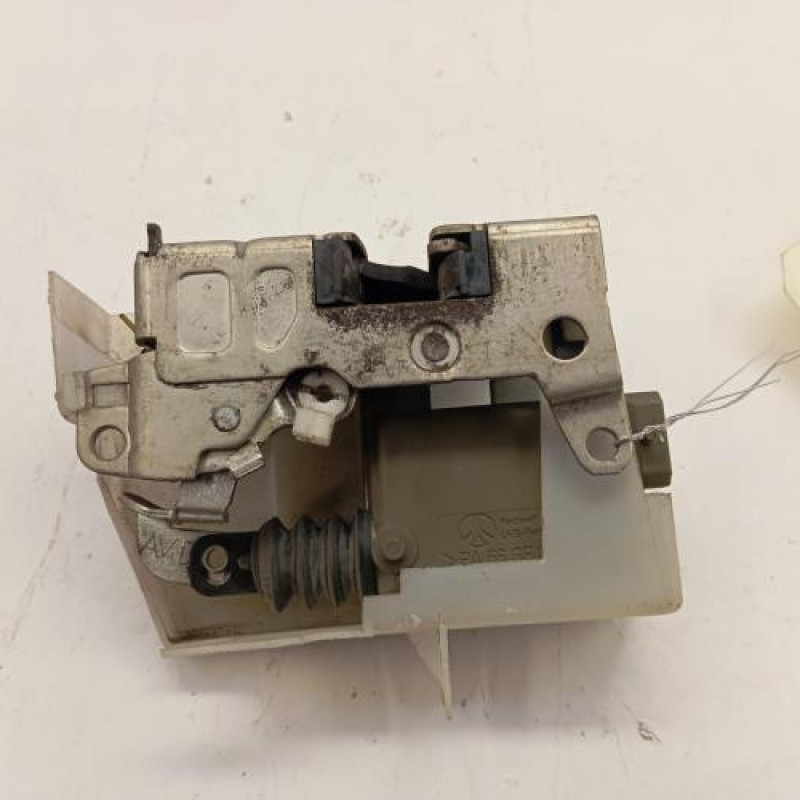 Serrure arriere droit RENAULT CLIO 2 CAMPUS Serrure arriere droit RENAULT CLIO 2 CAMPUS