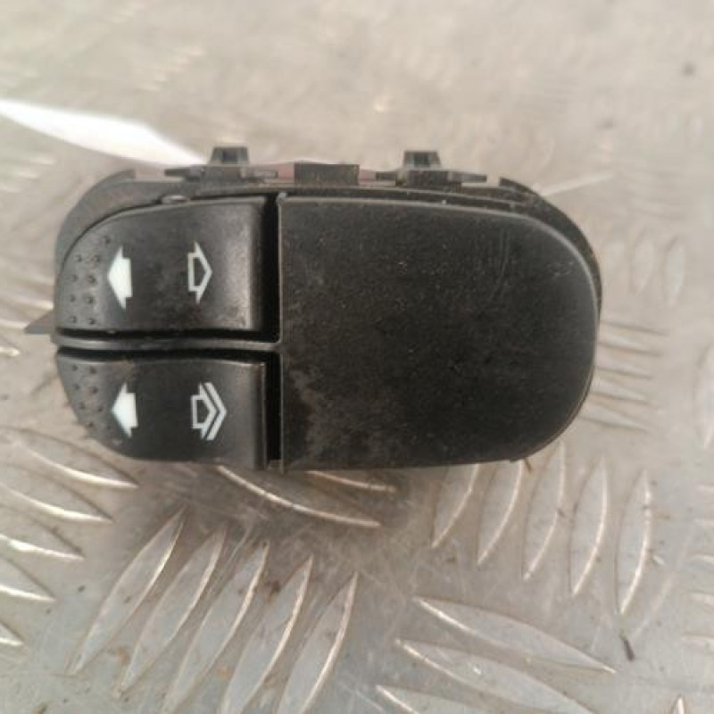 Interrupteur de leve vitre avant gauche FORD FOCUS 1