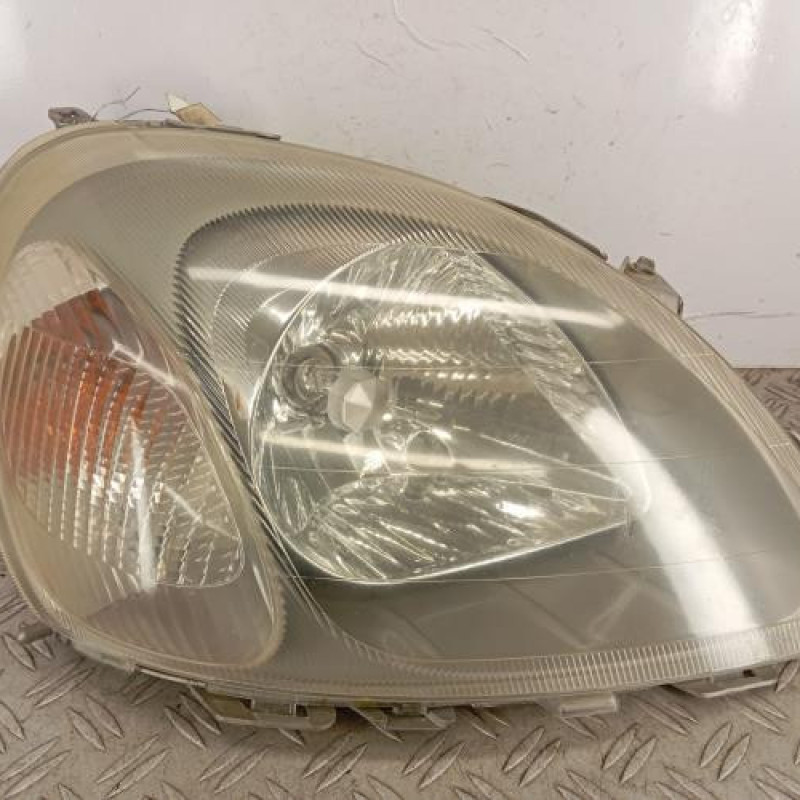 Optique avant principal droit (feux)(phare) TOYOTA YARIS 1