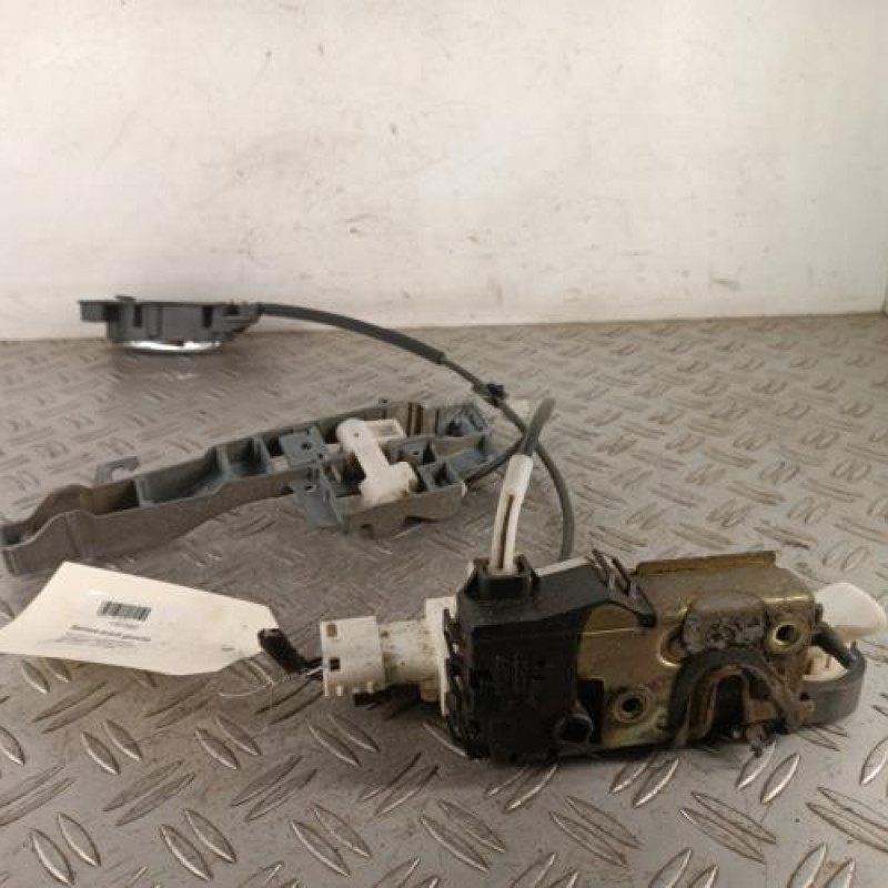 Serrure avant gauche PEUGEOT 407