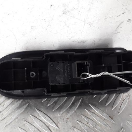 Interrupteur de leve vitre avant droit PEUGEOT 308 1