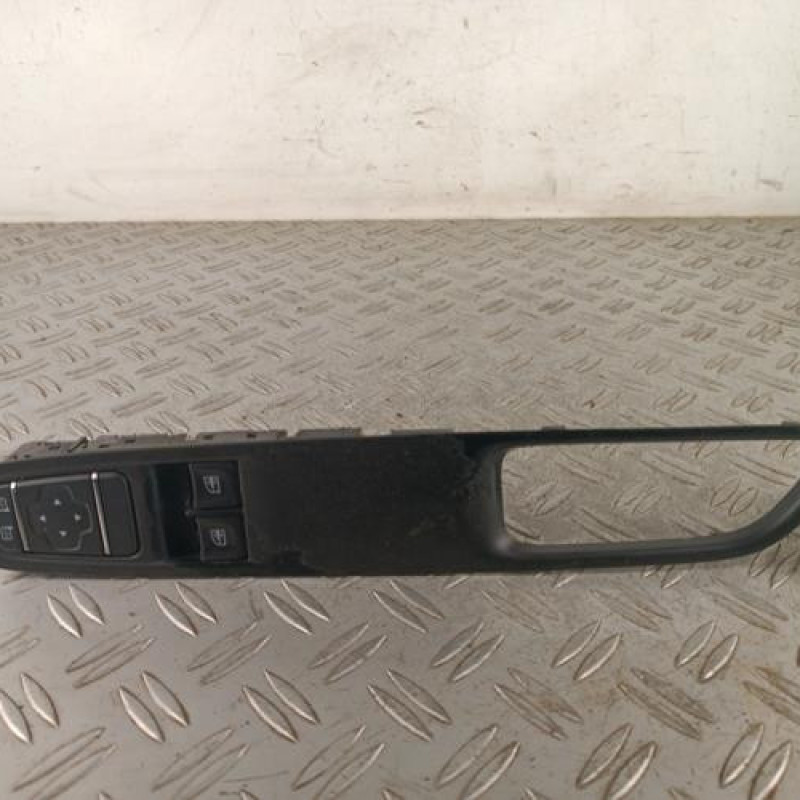 Interrupteur de leve vitre avant gauche RENAULT CLIO 4