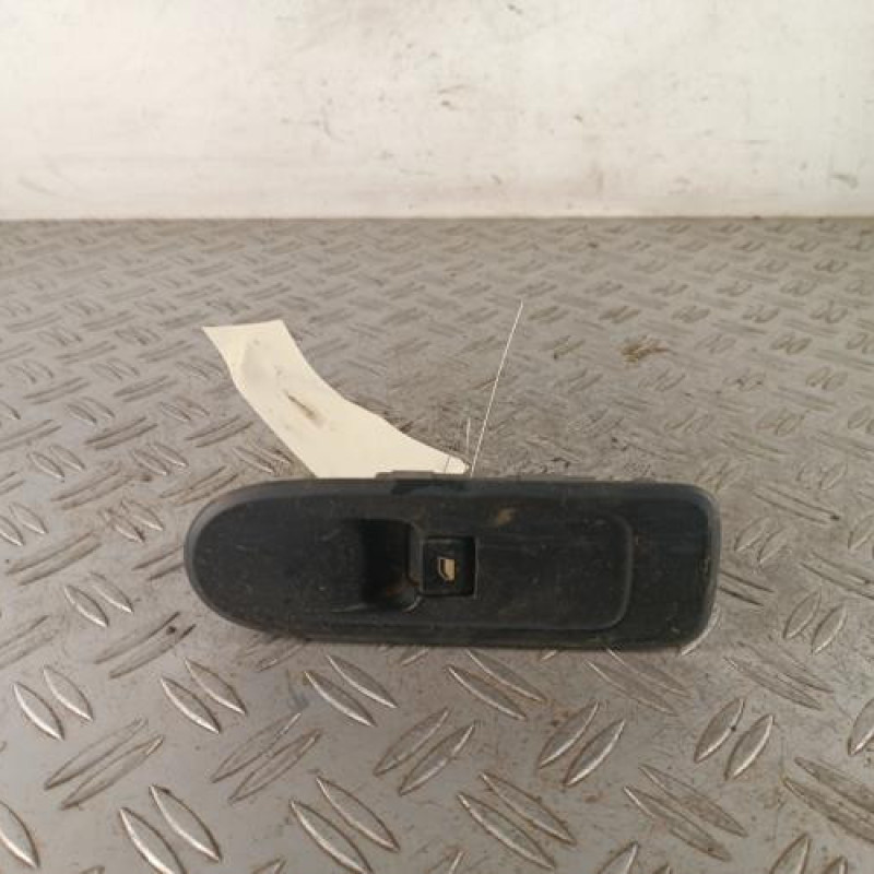 Interrupteur de leve vitre avant droit PEUGEOT 308 1