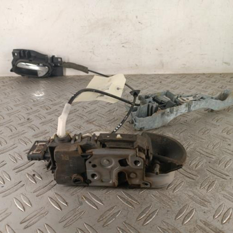 Serrure avant gauche PEUGEOT 308 1