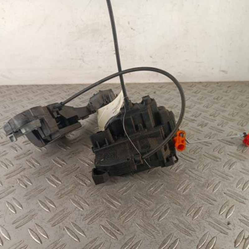 Serrure avant gauche NISSAN NV400