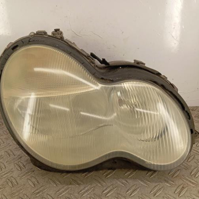 Optique avant principal droit (feux)(phare) MERCEDES CLASSE C 203