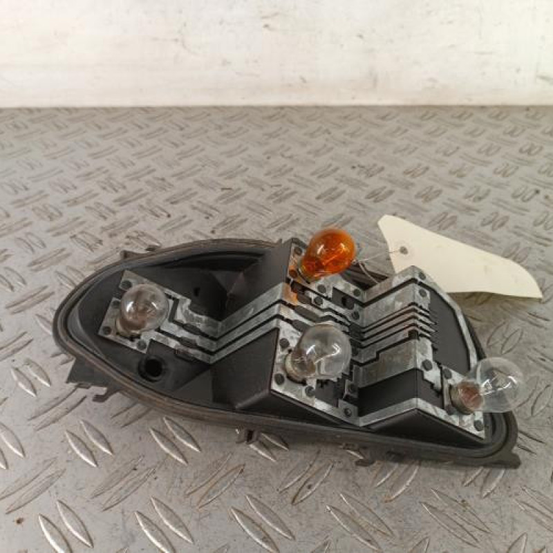 Platine feu arriere droit RENAULT CLIO 3