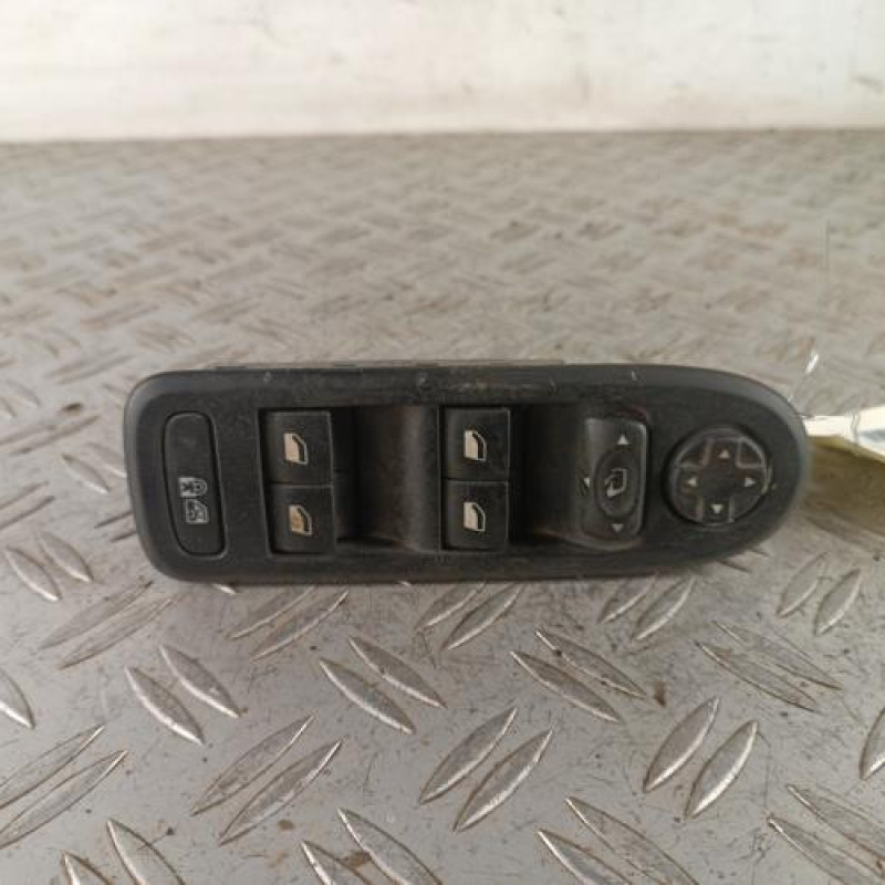 Interrupteur de leve vitre avant gauche PEUGEOT 308 1 SW