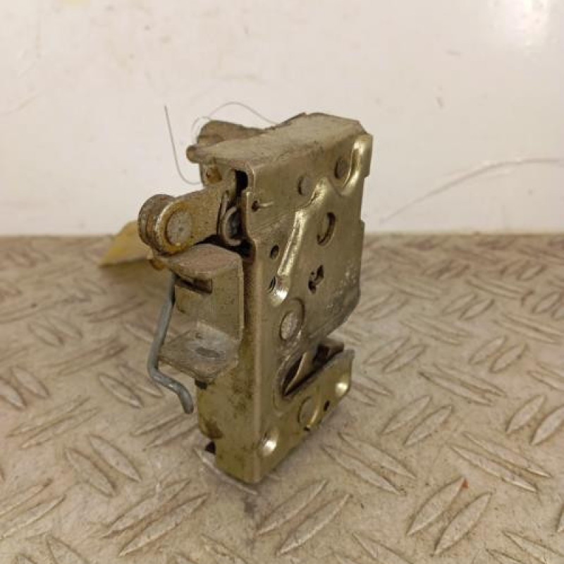 Serrure avant gauche PEUGEOT 106 Serrure avant gauche PEUGEOT 106