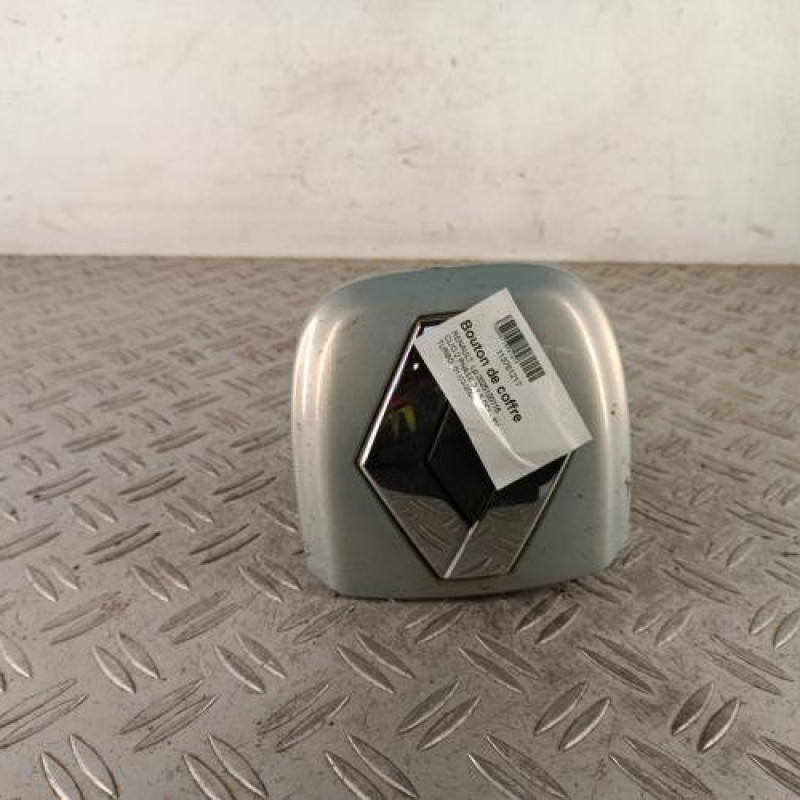 Bouton de coffre RENAULT CLIO 2