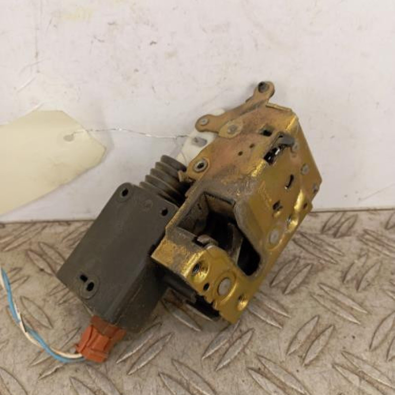 Serrure arriere droit PEUGEOT 106 Serrure arriere droit PEUGEOT 106