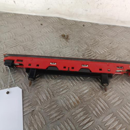 Feu arriere stop central PEUGEOT 3008 1