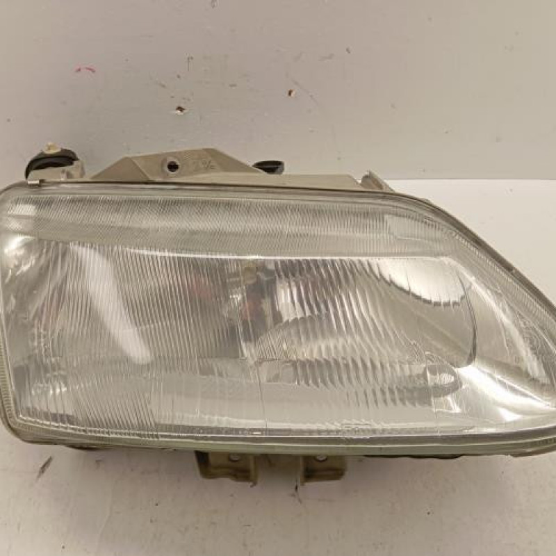 Optique avant principal droit (feux)(phare) RENAULT LAGUNA 1