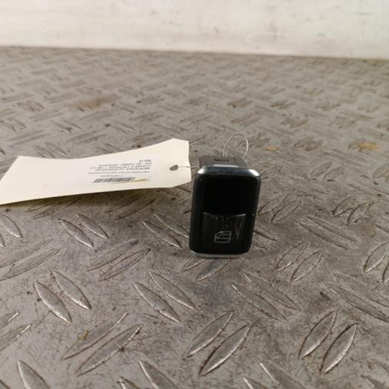 Interrupteur de leve vitre arriere gauche MERCEDES CLASSE A 176