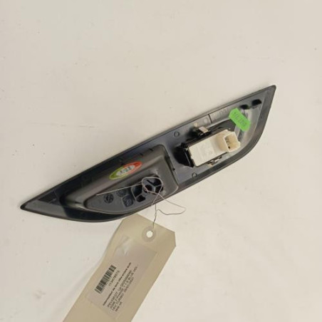 Interrupteur de leve vitre arriere droit PEUGEOT 2008 2