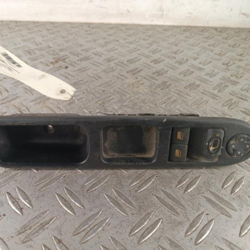 Interrupteur de leve vitre avant gauche PEUGEOT 207