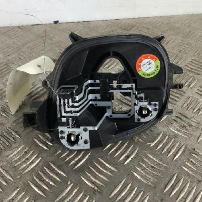 Platine feu arriere droit PEUGEOT 208 1