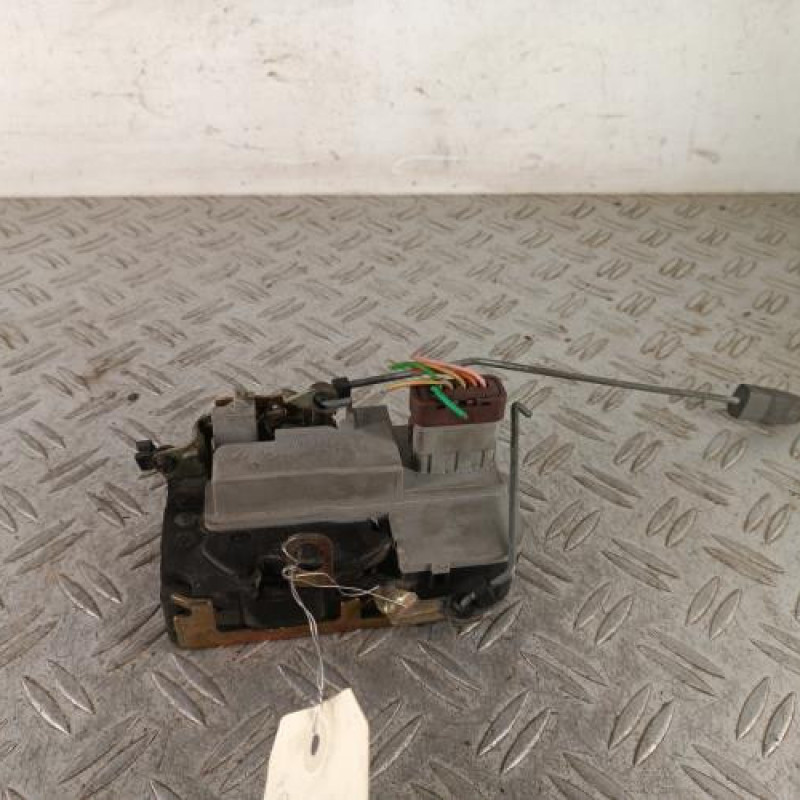 Serrure avant gauche PEUGEOT 206 Serrure avant gauche PEUGEOT 206