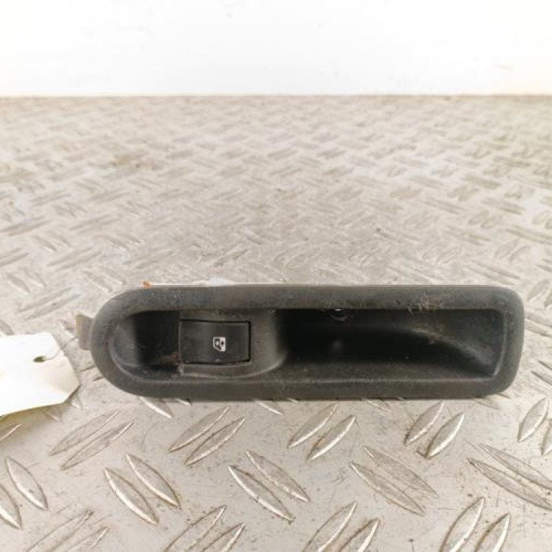 Interrupteur de leve vitre arriere droit RENAULT SCENIC 2