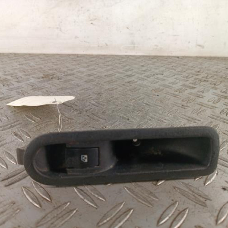 Interrupteur de leve vitre arriere gauche RENAULT SCENIC 2