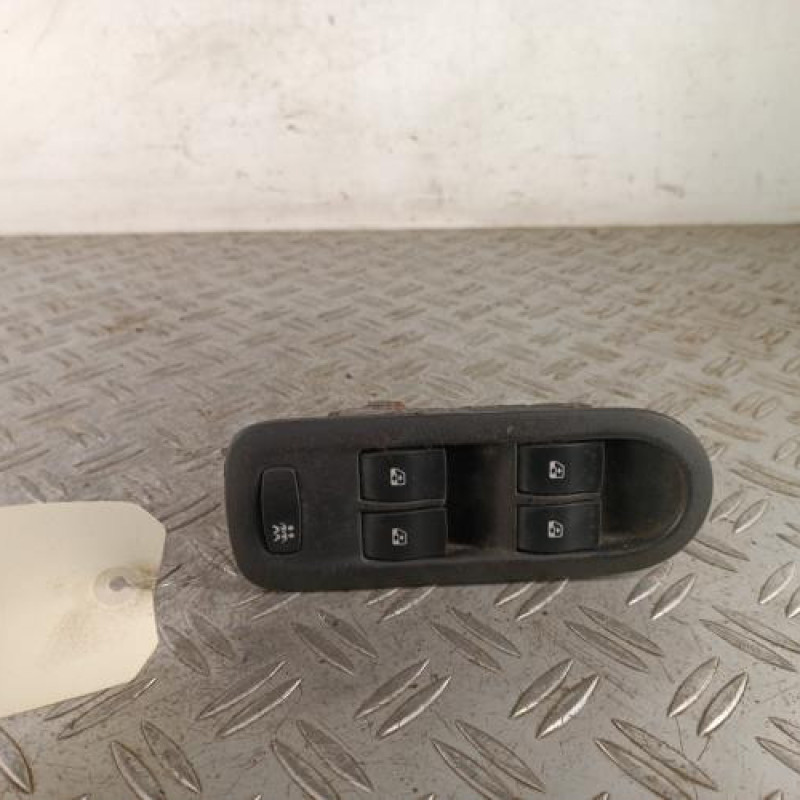 Interrupteur de leve vitre avant droit RENAULT SCENIC 2