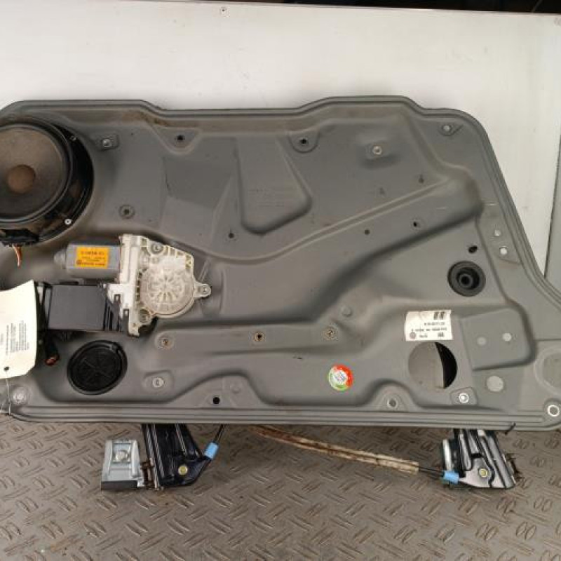 Leve vitre electrique avant gauche VOLKSWAGEN GOLF 4
