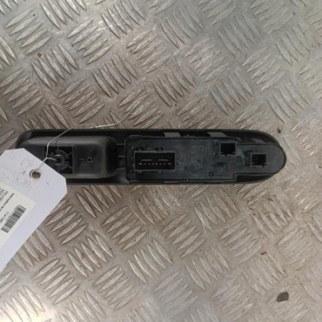 Interrupteur de leve vitre avant gauche PEUGEOT 3008 1