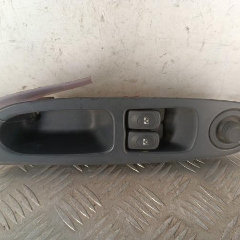 Interrupteur de leve vitre avant gauche RENAULT CLIO 2