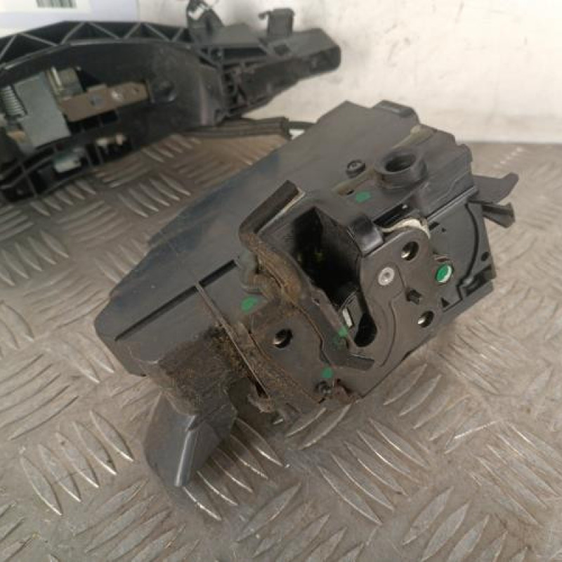 Serrure avant gauche PEUGEOT 308 2 Serrure avant gauche PEUGEOT 308 2