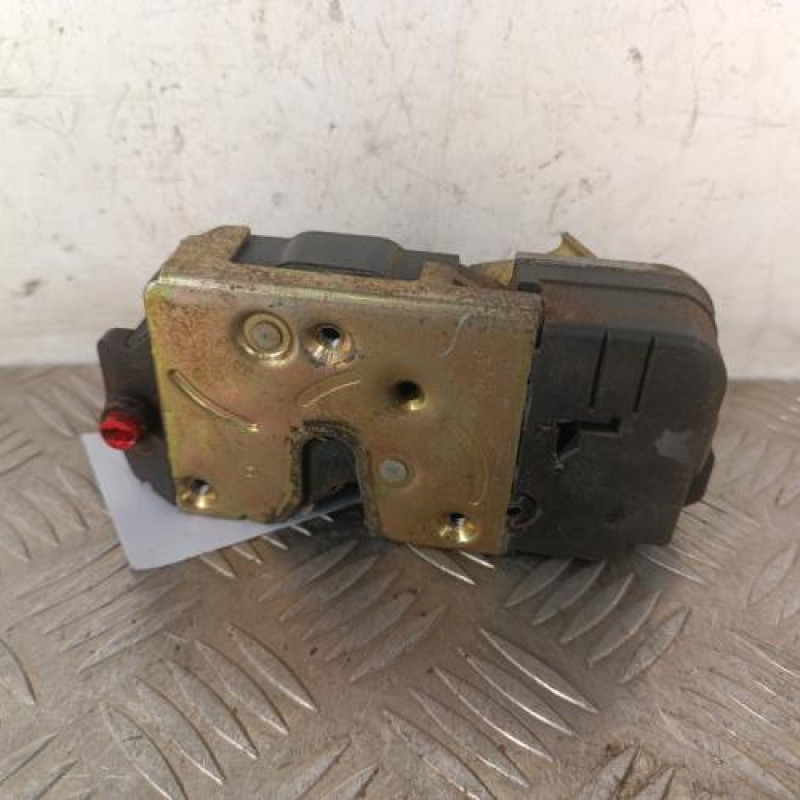 Serrure arriere gauche PEUGEOT 306