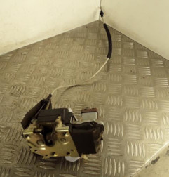 Serrure avant droit PEUGEOT 307