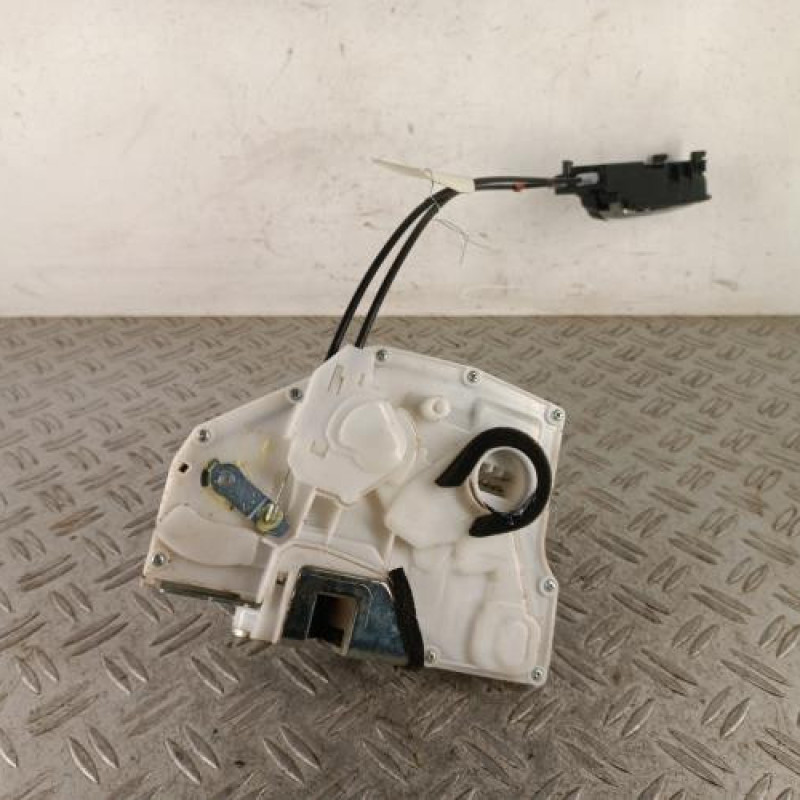 Serrure avant droit SUZUKI SX4 1 Serrure avant droit SUZUKI SX4 1