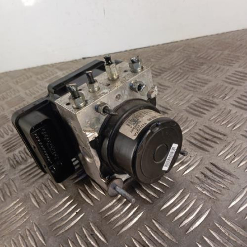 Bloc ABS (freins anti-blocage) TOYOTA YARIS 3