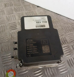 Bloc ABS (freins anti-blocage) TOYOTA YARIS 3 Photo n°3