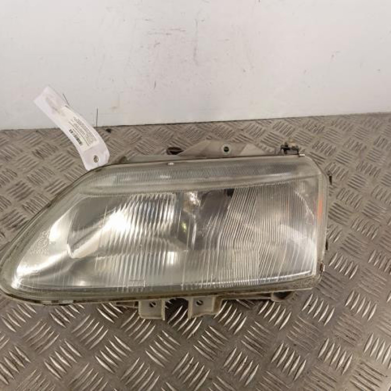 Optique avant principal gauche (feux)(phare) RENAULT LAGUNA 1