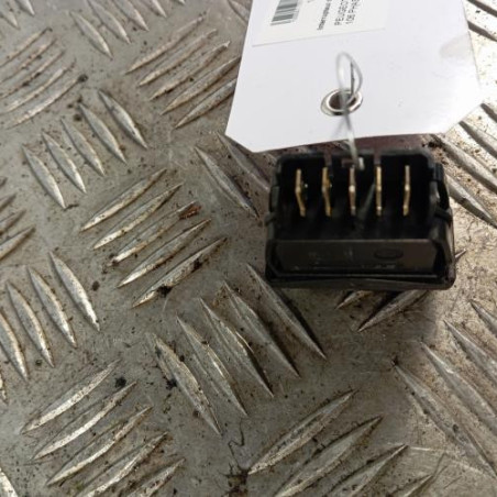 Interrupteur de leve vitre avant droit PEUGEOT 106