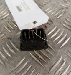 Interrupteur de leve vitre avant gauche PEUGEOT 106