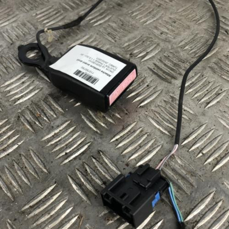 Attache ceinture avant droit DACIA DUSTER 1
