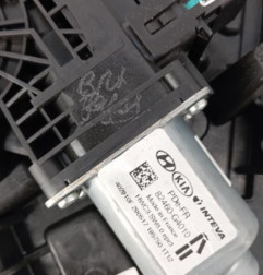 Leve vitre electrique avant droit HYUNDAI I 30 3 Photo n°4
